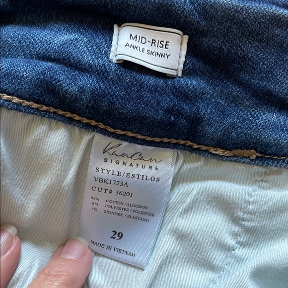 KanCan Signature Denim Jeans - Picture 3 of 8